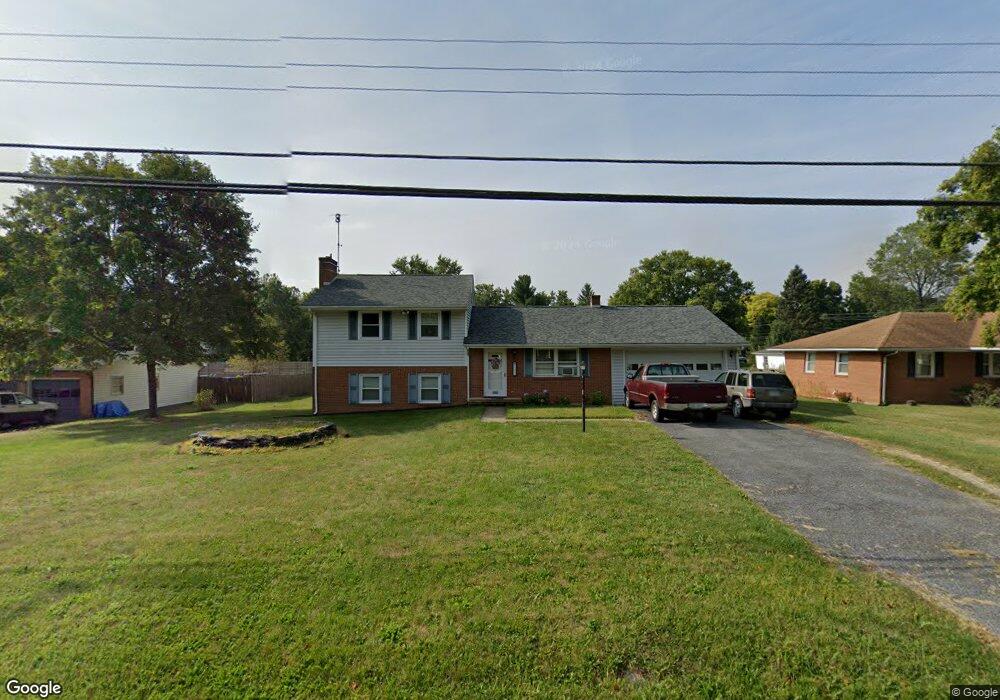 2352 Lyndhurst Rd, Waynesboro, VA 22980 - photo 1