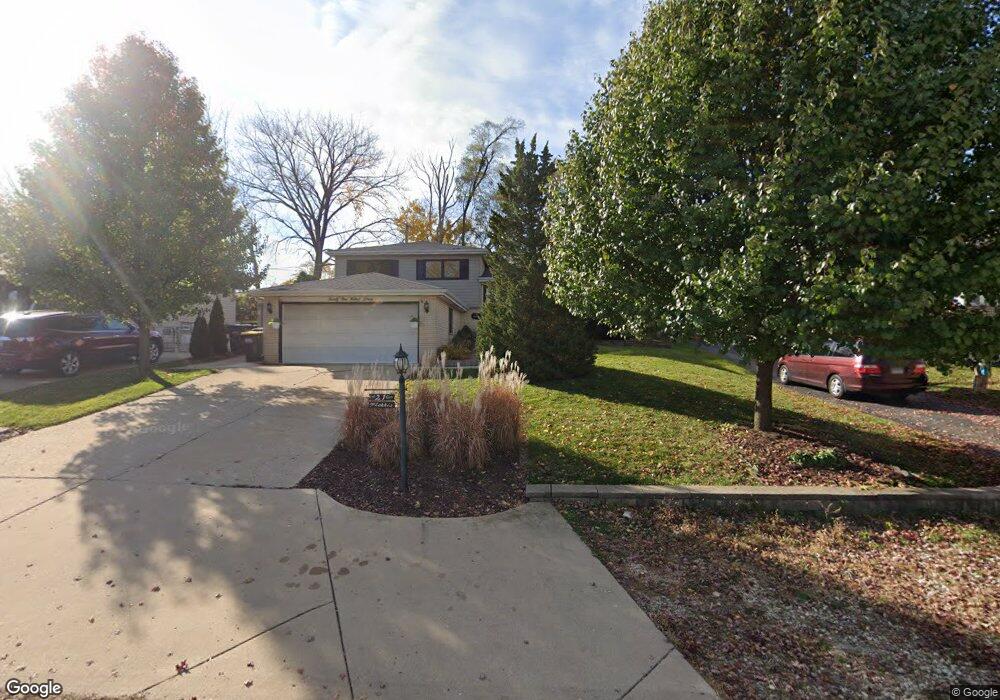 21 Walnut Dr, Lake In the Hills, IL 60156 - photo 1