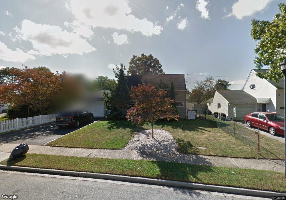 333 Red Maple Dr S, Wantagh, NY 11793 - photo 1