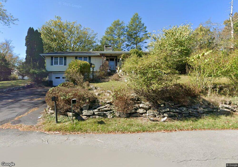 1122 Crestview Rd, Stroudsburg, PA 18360 - photo 1