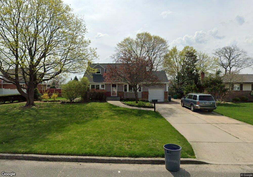 18 Hubbell St, ComMacK, NY 11725 - photo 1