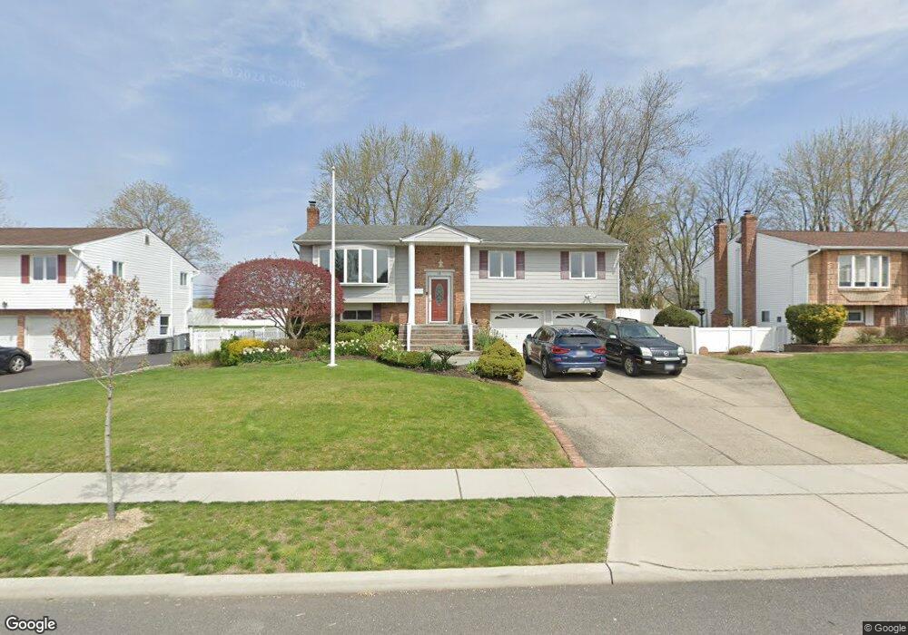 17 Splitrail Place, ComMacK, NY 11725 - photo 1