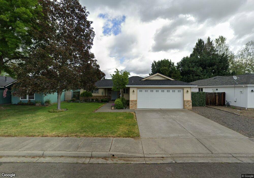 923 Juanita Way, Central Point, OR 97502 - photo 1