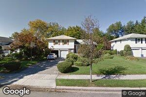 37 Shelbourne Ln, New Hyde Park, NY 11040