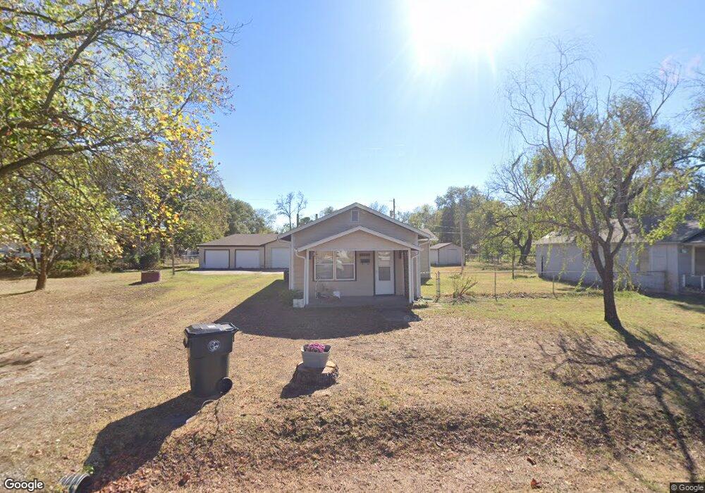 1008 W 11th St, Okmulgee, OK 74447 - photo 1