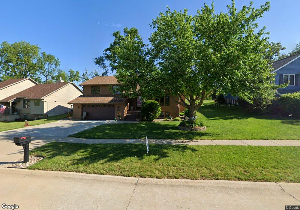 2706 Lancelot Ln NW, Cedar Rapids, IA 52405 - photo 1