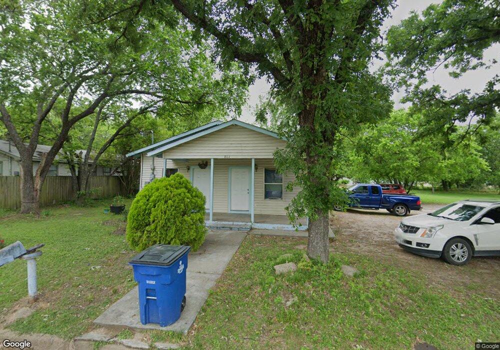 802 E Martin Luther King Dr, Ennis, TX 75119 - photo 1