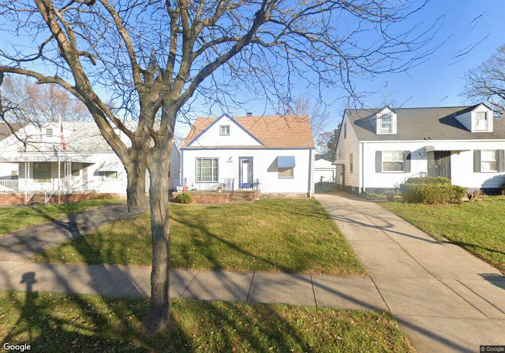 21407 Raymond St, Maple Heights, OH 44137 - photo 1