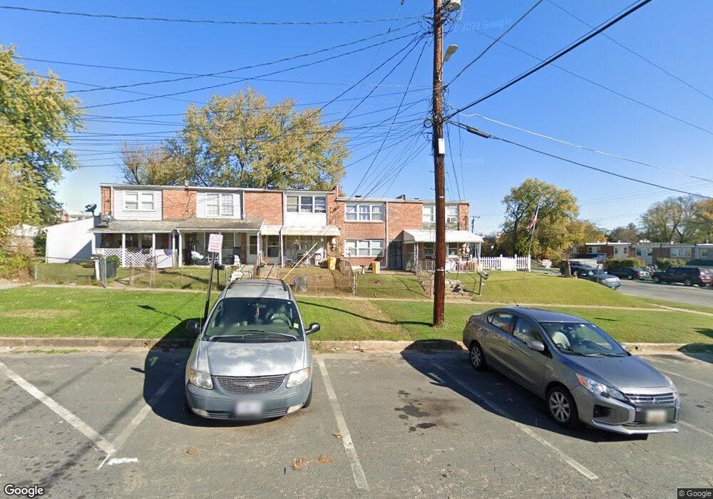 814 Regis Ct, Halethorpe, MD 21227 - photo 1