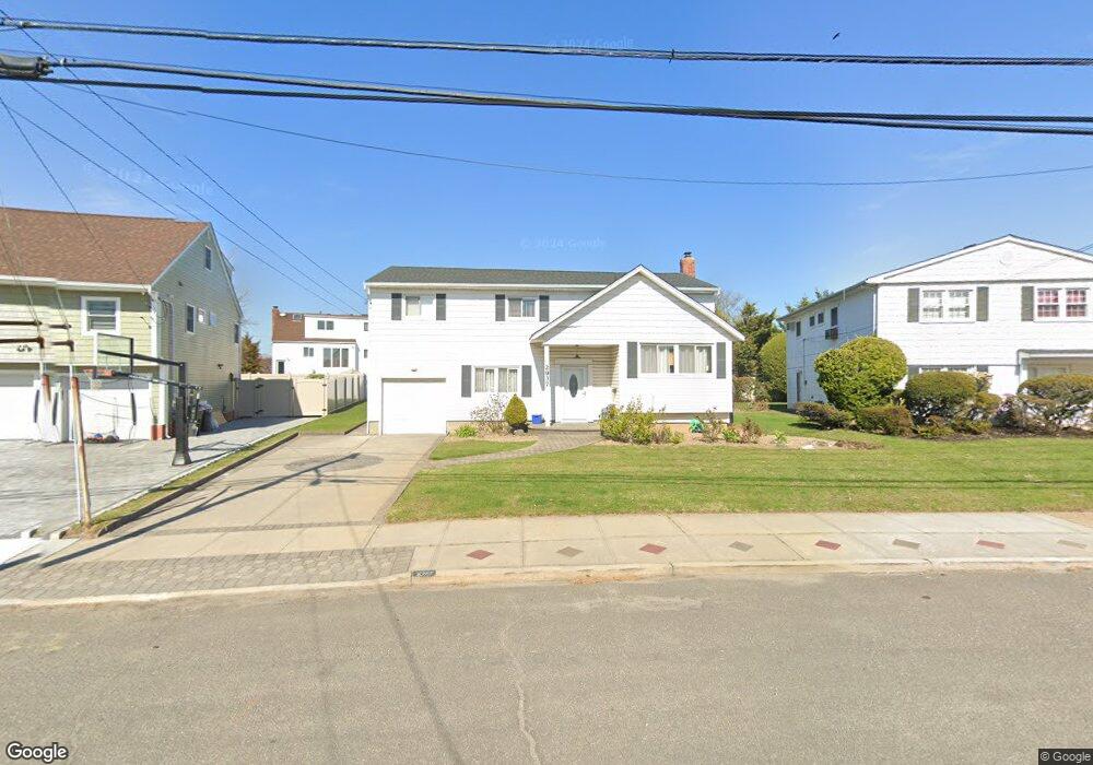 2937 Wynsum Ave, Merrick, NY 11566 - photo 1