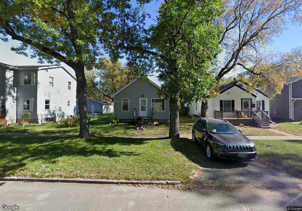 1015 S 9th St, Grand Forks, ND 58201 - photo 1