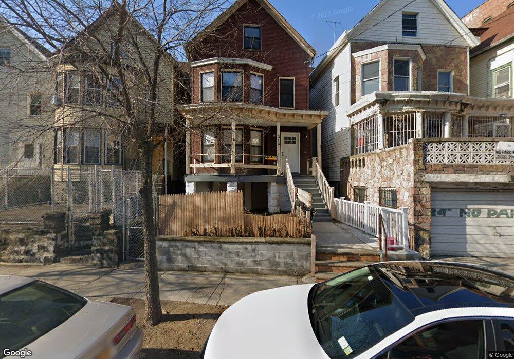 312 E 198th St, Bronx, NY 10458 - photo 1