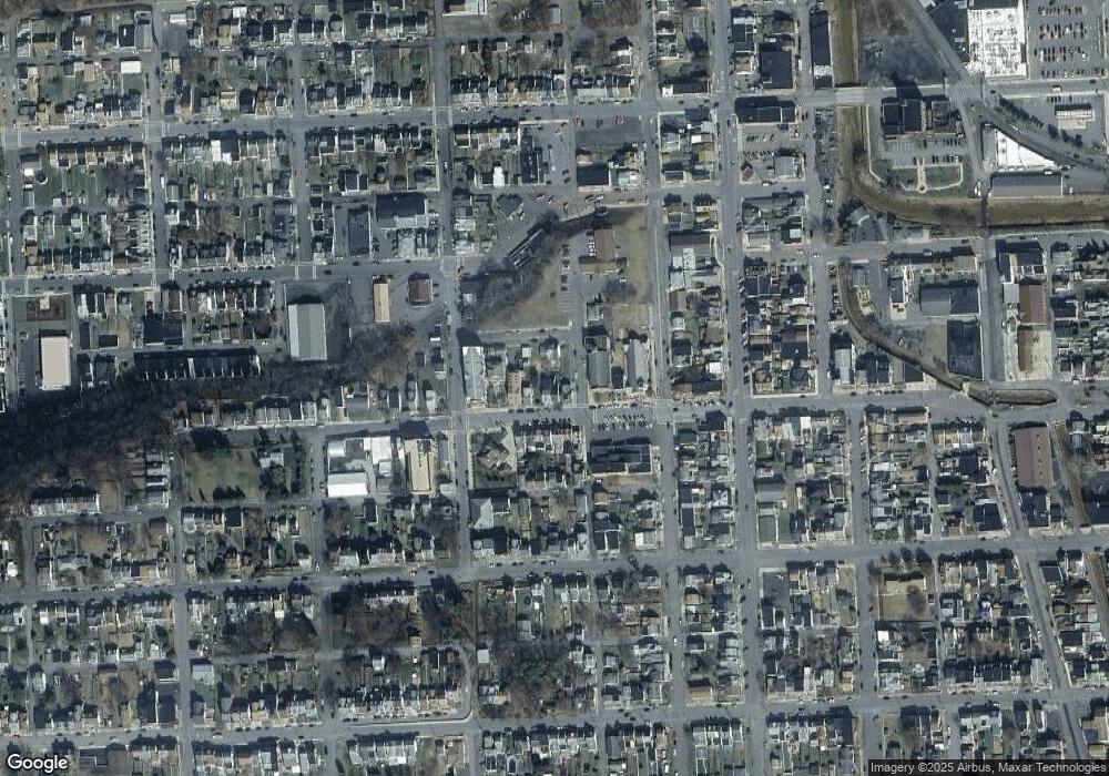 831 W Chestnut St, Coal Township, PA 17866 - photo 1