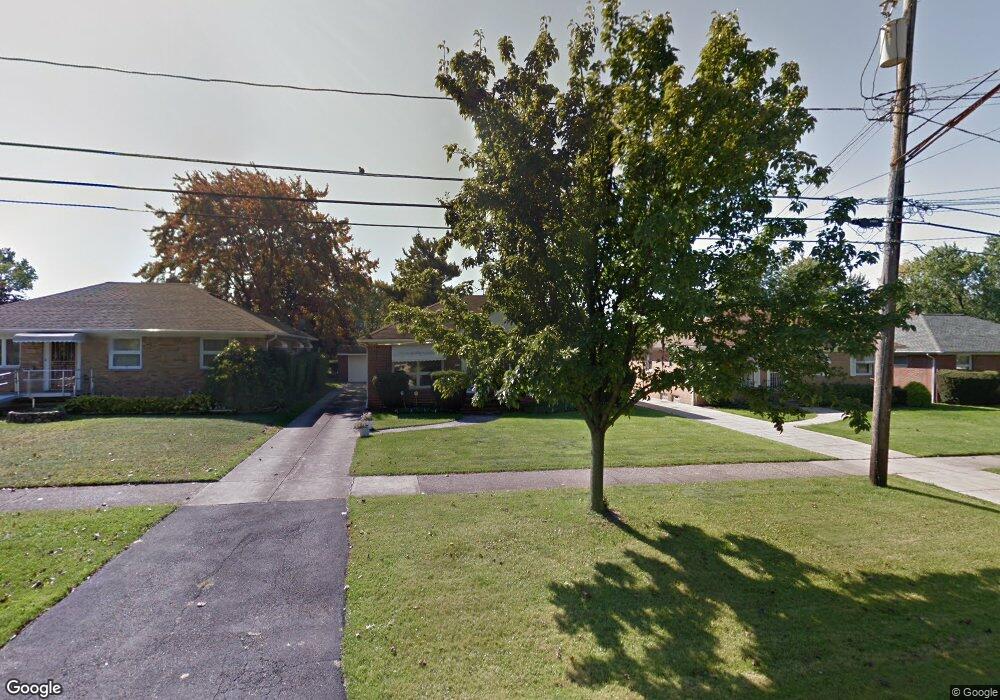 17508 Mccracken Rd, Maple Heights, OH 44137 - photo 1