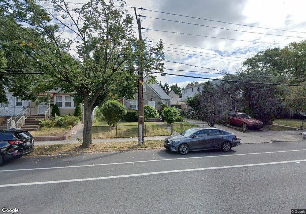 7611 164th St, Fresh Meadows, NY 11366 - photo 1