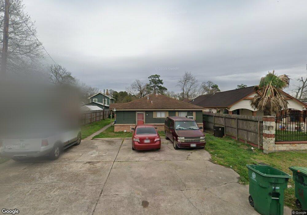 8010 Roswell St unit 2, Houston, TX 77022 - photo 1