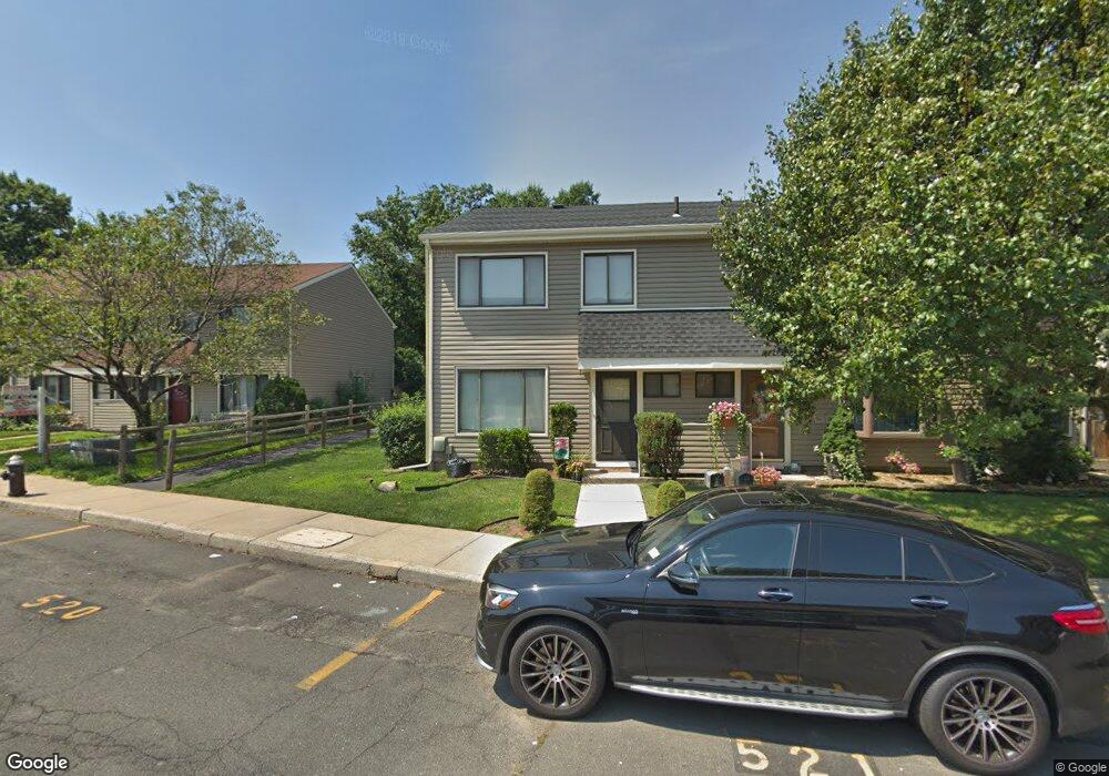 32 Arrowood Ct unit 520, Staten Island, NY 10309 - photo 1