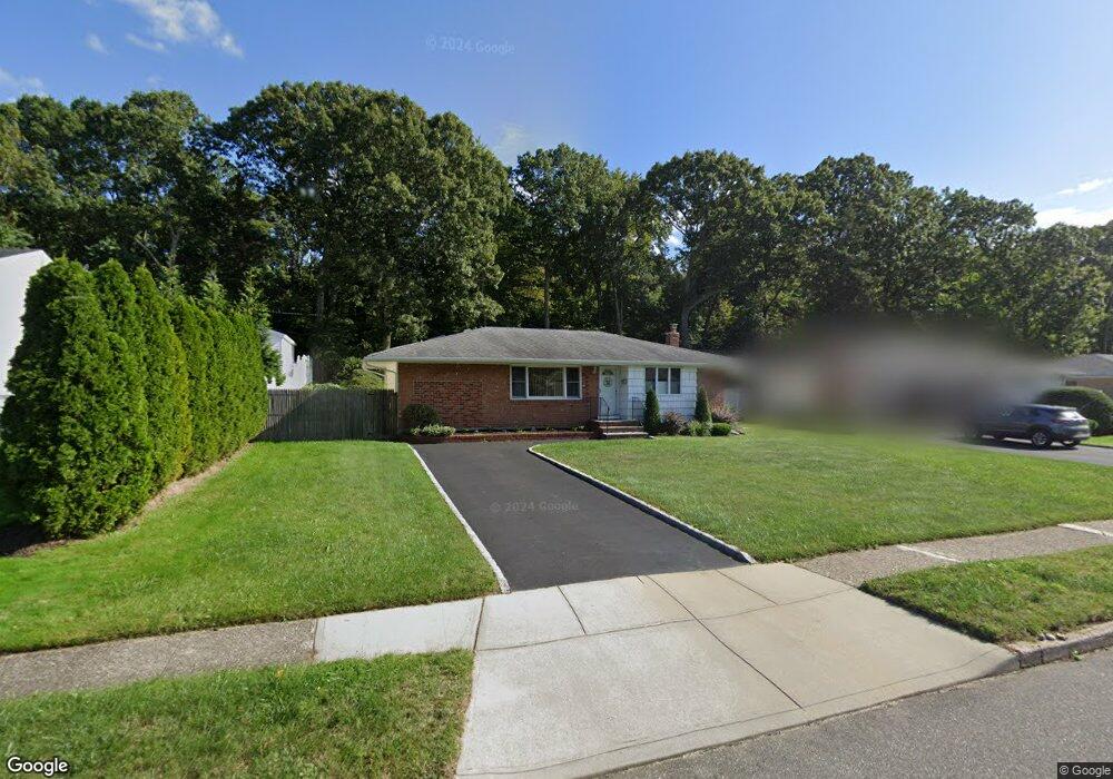 3 Fisher Rd, ComMacK, NY 11725 - photo 1