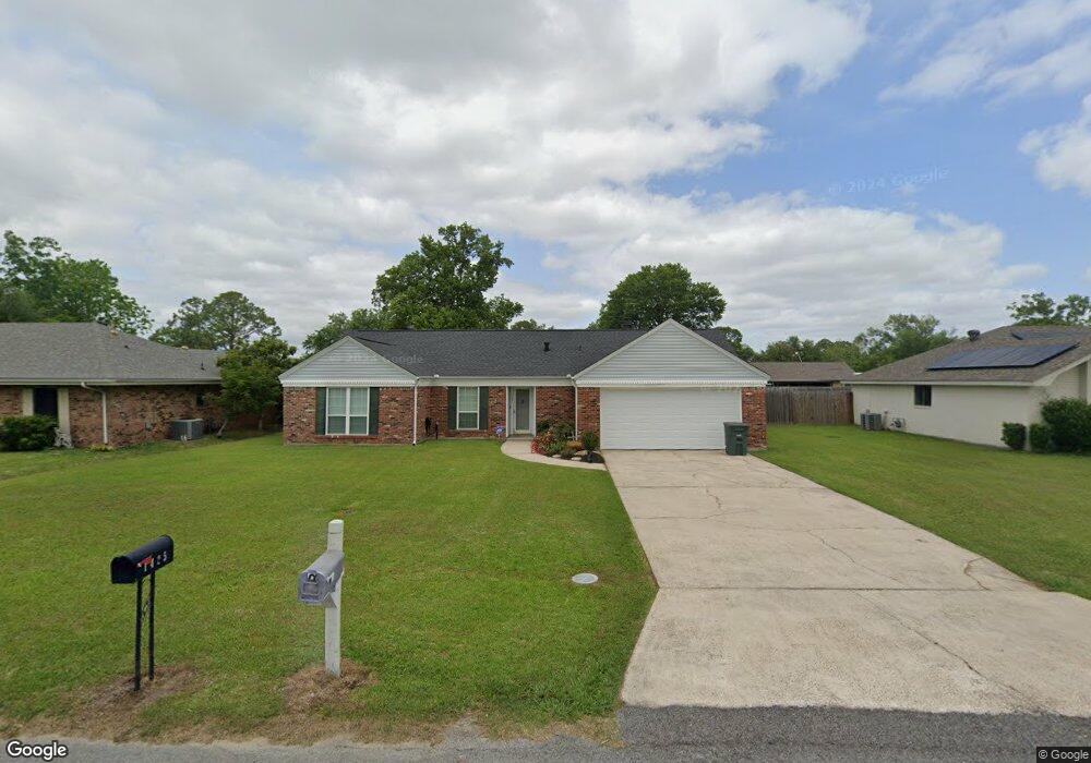 1424 N Greenfield Cir, Lake Charles, LA 70605 - photo 1