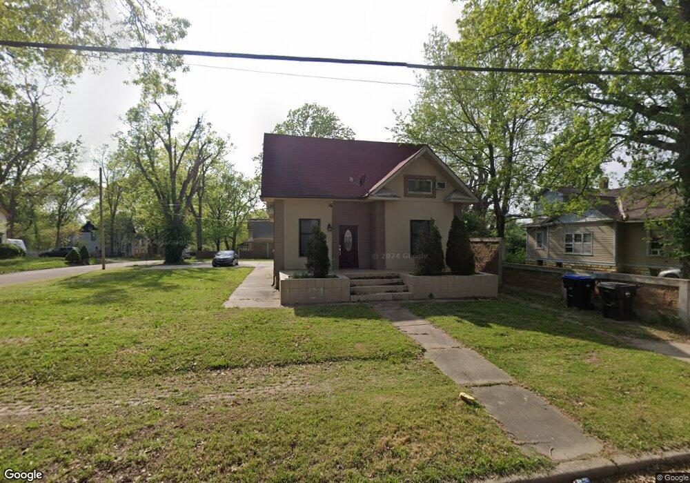 121 SW Franklin Ave, Topeka, KS 66606 - photo 1