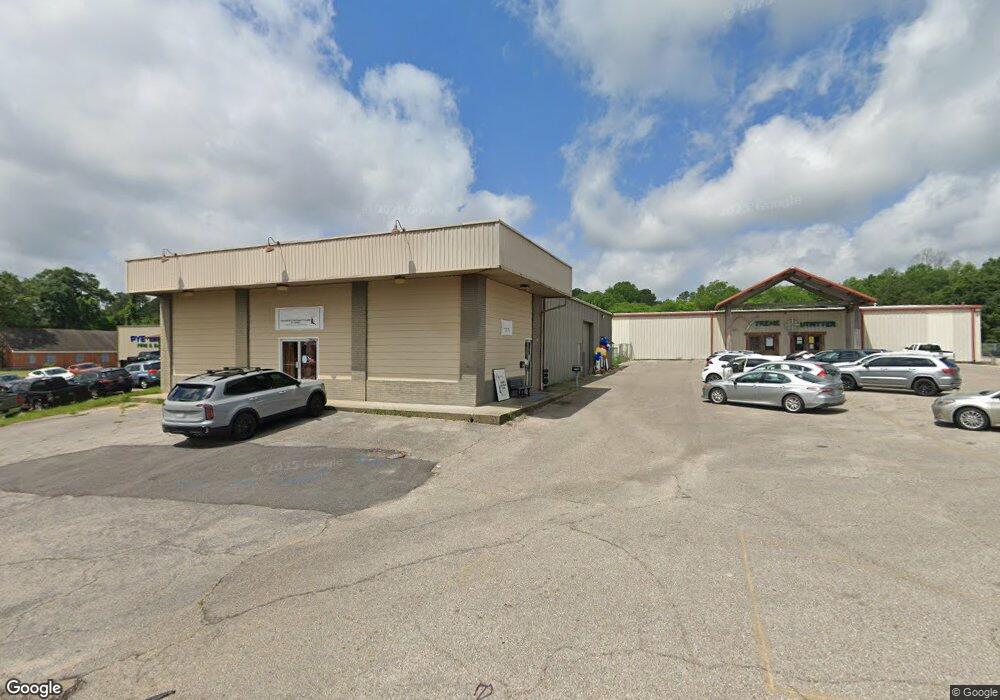 2110 Sandy Ln, Laurel, MS 39443 - photo 1