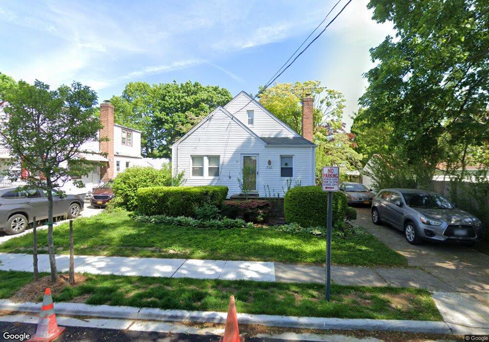 712 Wilson St, Franklin Square, NY 11010 - photo 1