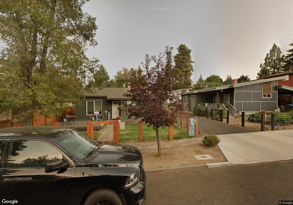 566 NE Lafayette Ave, Bend, OR 97701 - photo 1