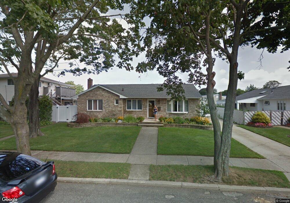 4 Oak Ln, Bethpage, NY 11714 - photo 1