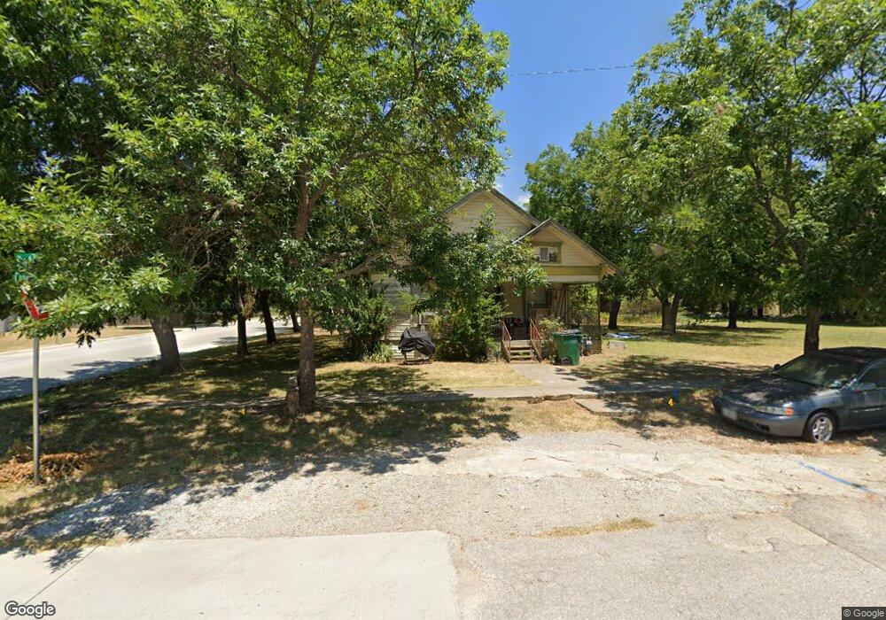 613 Potter St, Gainesville, TX 76240 - photo 1