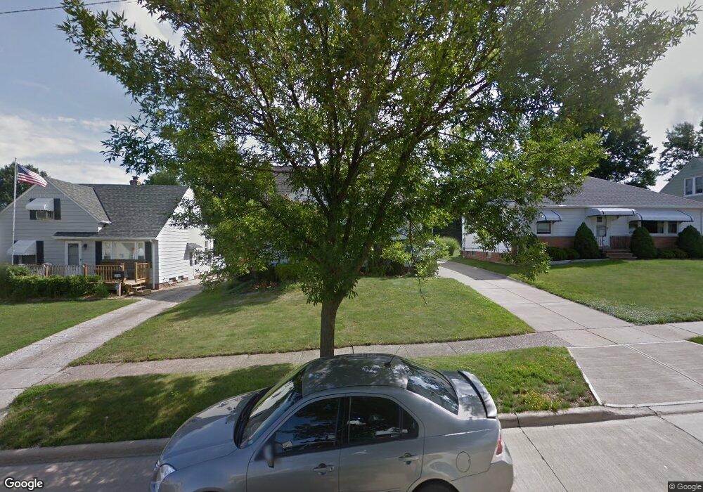 2427 Larchmont Dr, Wickliffe, OH 44092 - photo 1