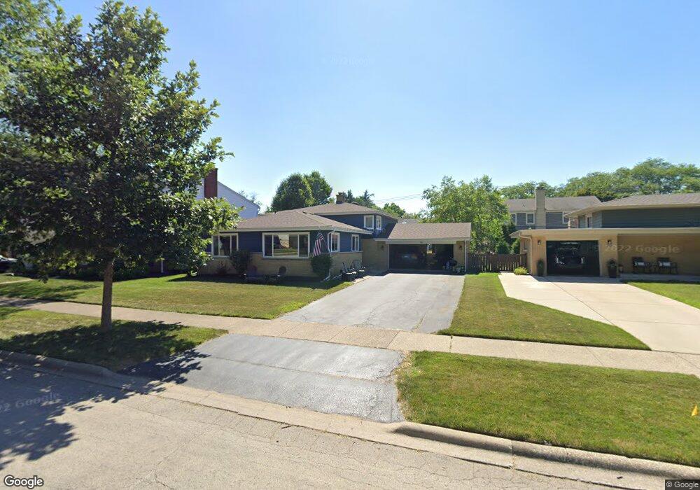 156 S Elm Tree Ln, Elmhurst, IL 60126 - photo 1