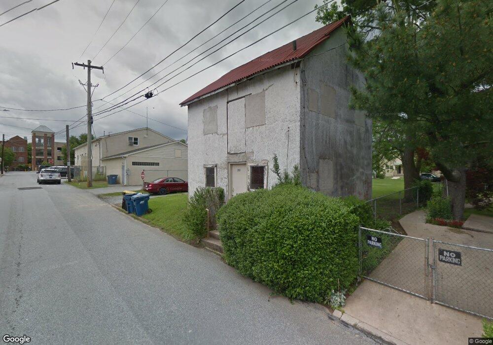 219 E Maple St, Kennett Square, PA 19348 - photo 1