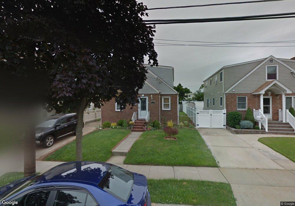 70 Albertson Place, Mineola, NY 11501 - photo 1