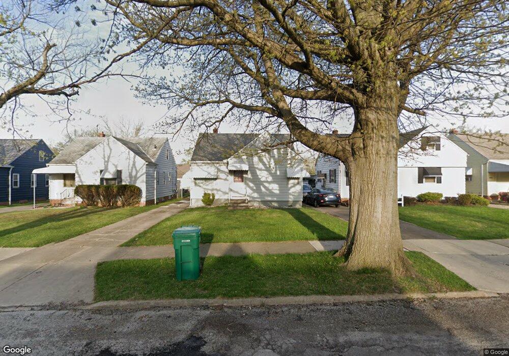 5428 Oakwood Ave, Maple Heights, OH 44137 - photo 1