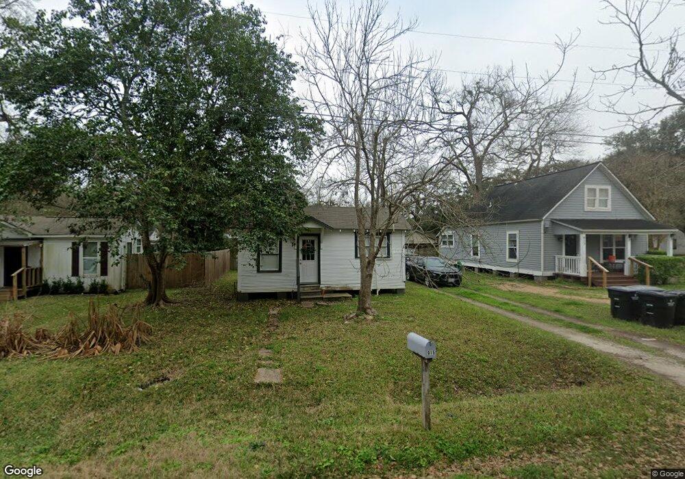 915 W Lang St, Alvin, TX 77511 - photo 1