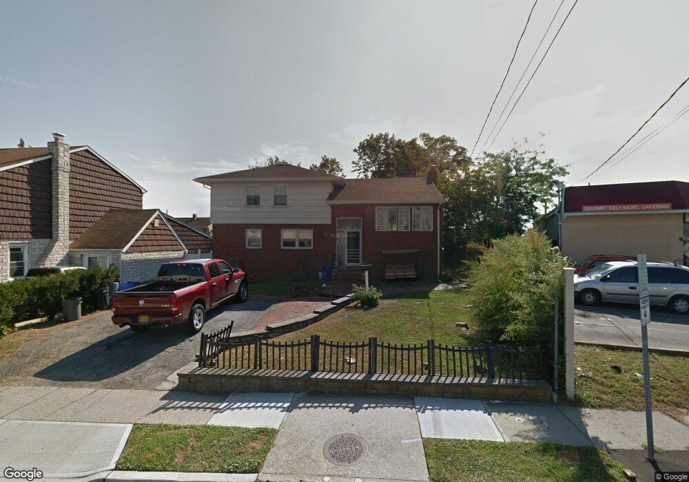 70 Vanderbilt Ave, Island Park, NY 11558 - photo 1