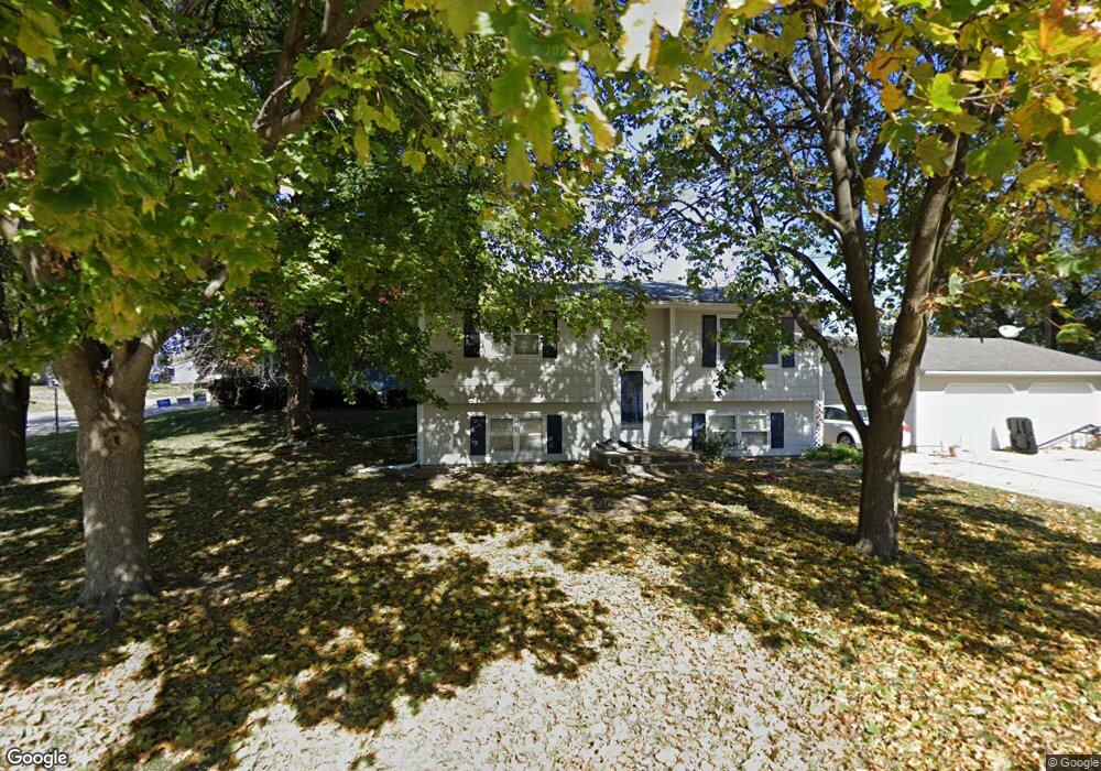 1202 S 6th Ave E, Newton, IA 50208 - photo 1