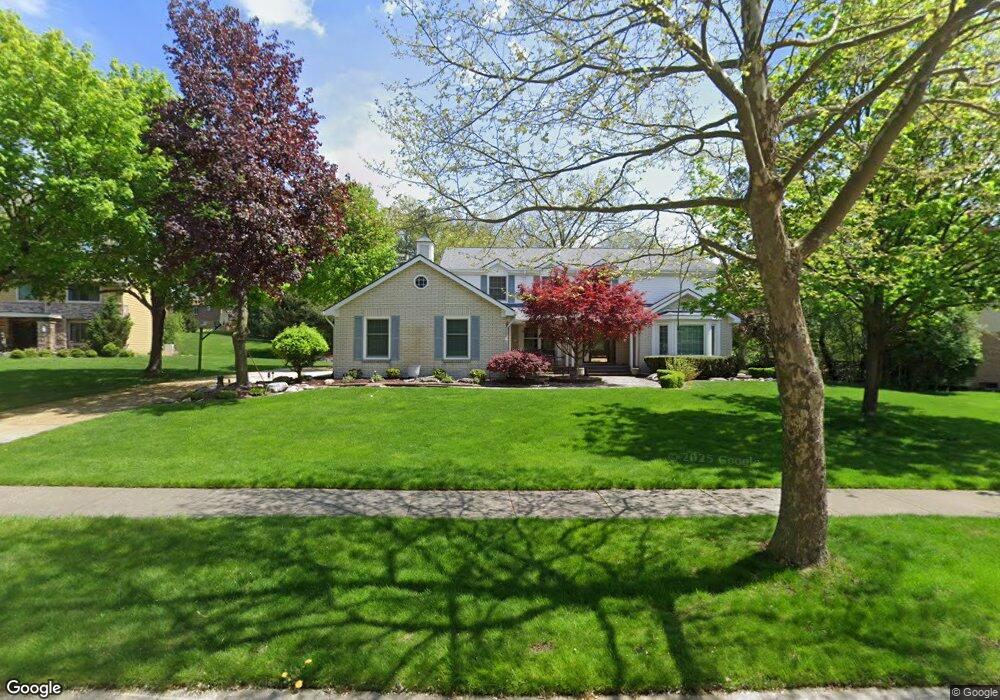 5182 Cherokee Ct, Troy, MI 48098 - photo 1