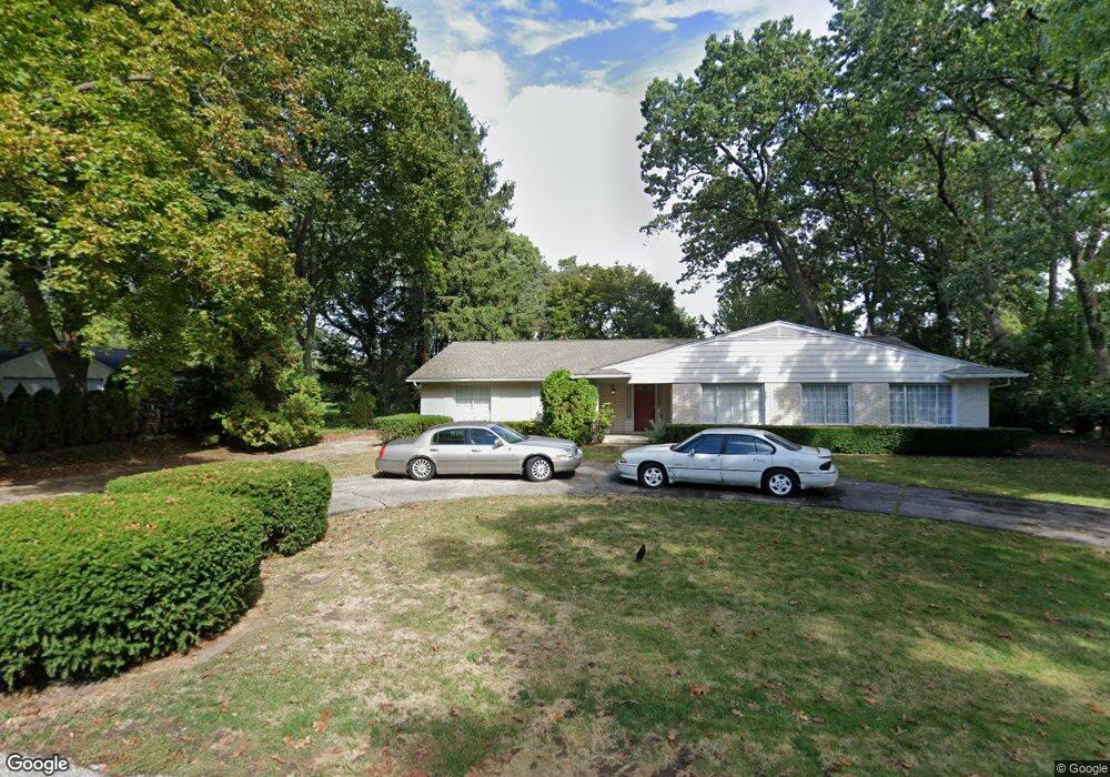 5965 Crabtree Rd, Bloomfield Hills, MI 48301 - photo 1