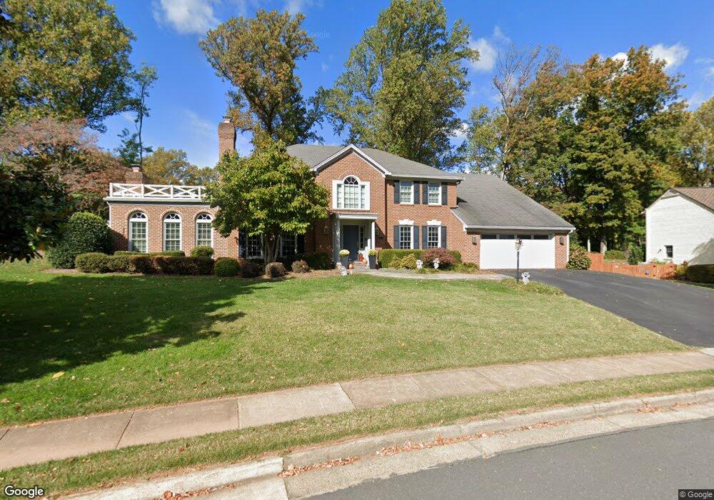 1310 Timberly Ln, McLean, VA 22102 - photo 1