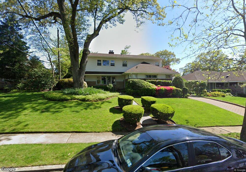594 Mohawk Rd, West Hempstead, NY 11552 - photo 1