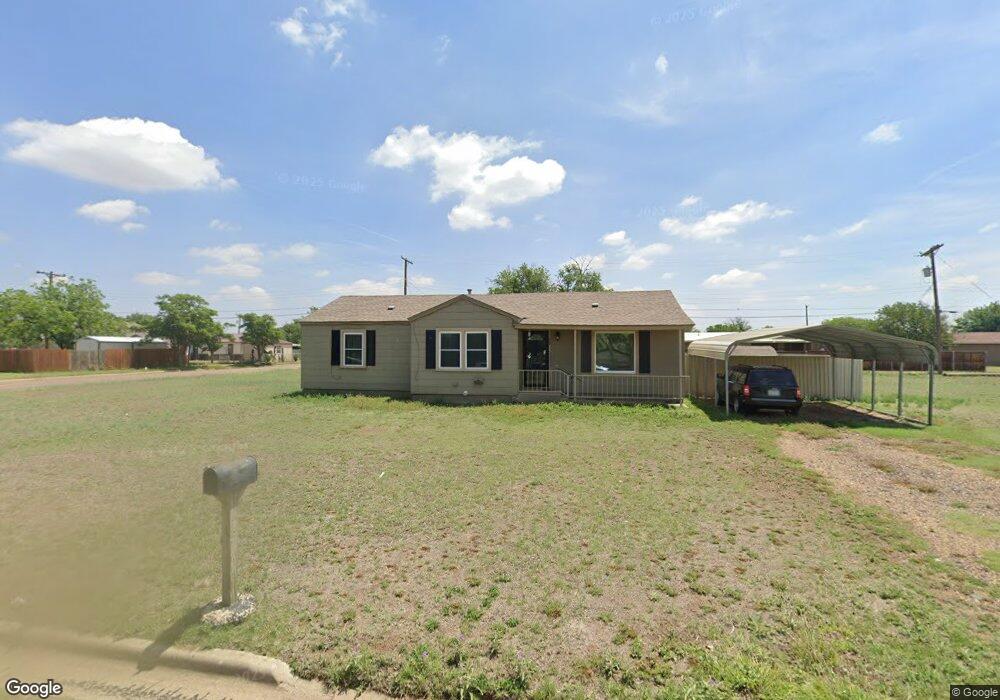 112 Zephyr St, Plainview, TX 79072 - photo 1