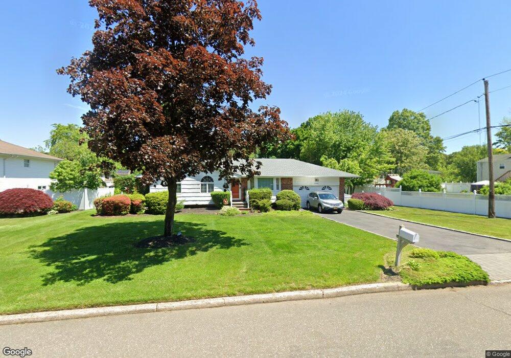 17 Pheasant Dr, ComMacK, NY 11725 - photo 1