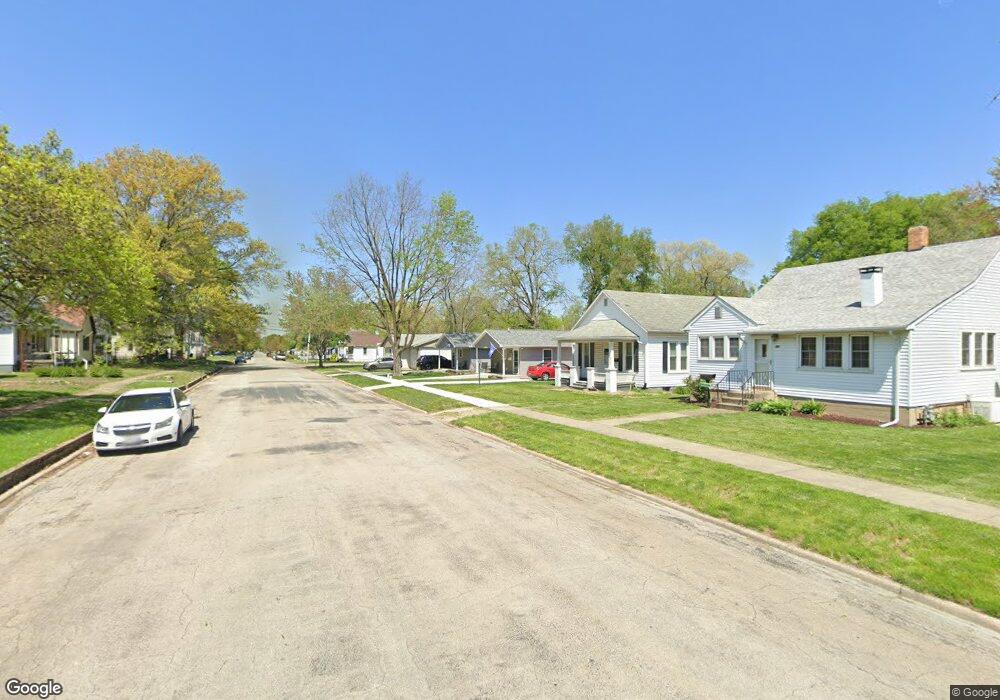 910 Decatur St, Lincoln, IL 62656 - photo 1