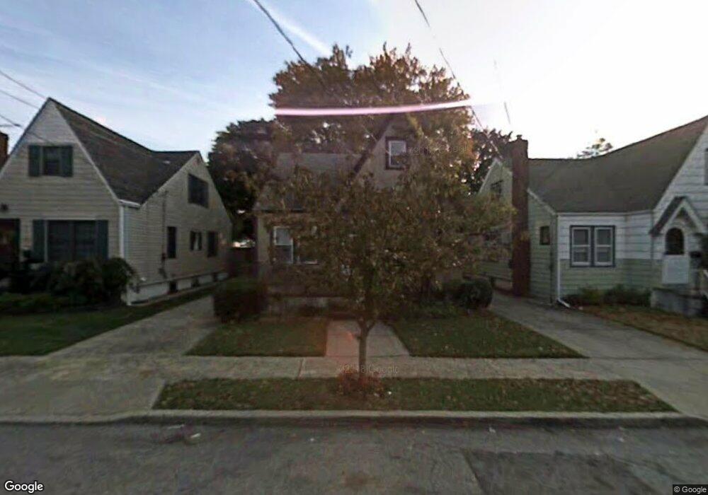 999 Phoebe St, Franklin Square, NY 11010 - photo 1