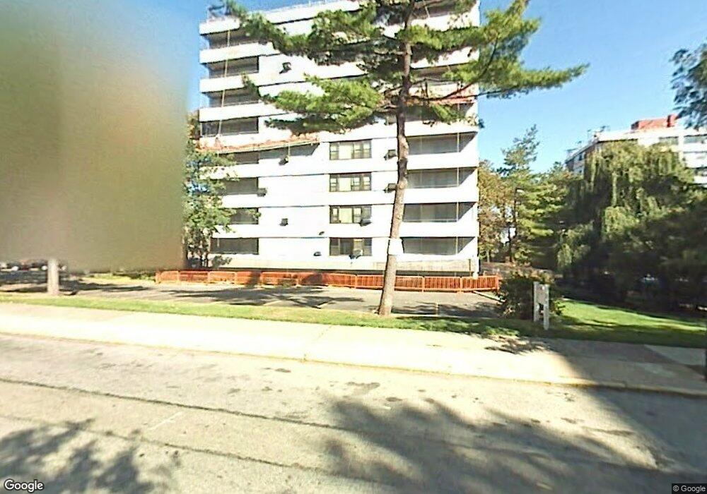 16610 Powells Cove Blvd unit 8B, Whitestone, NY 11357 - photo 1