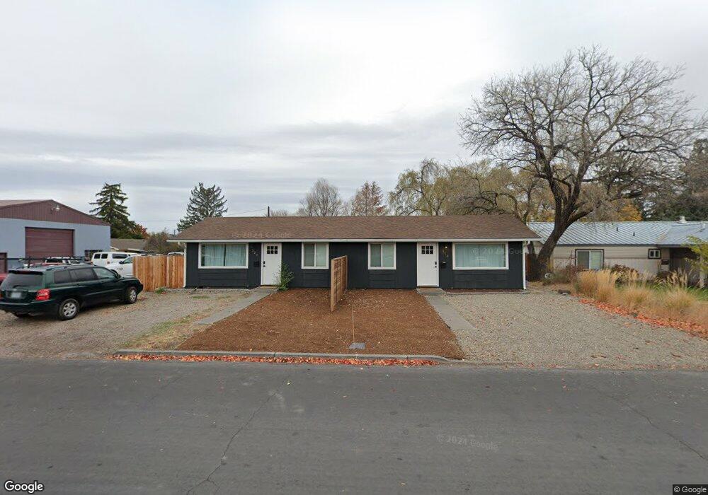 318 NW 4th St, Redmond, OR 97756 - photo 1