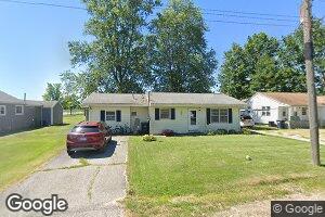 102 Berry St, Cisne, IL 62823