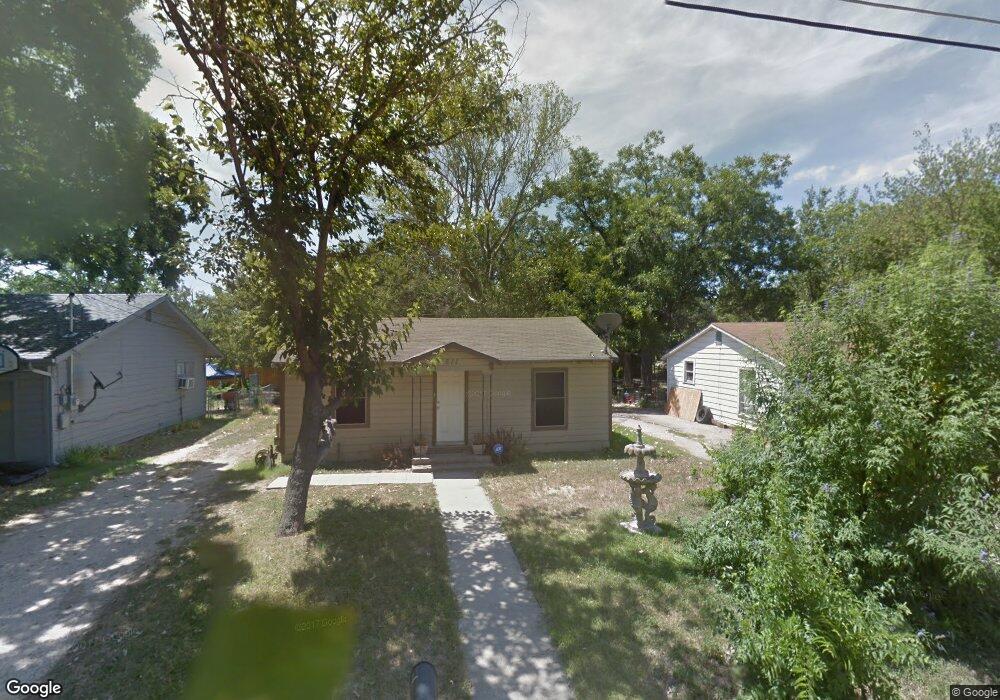 511 W Lone Star Ave, Cleburne, TX 76033 - photo 1