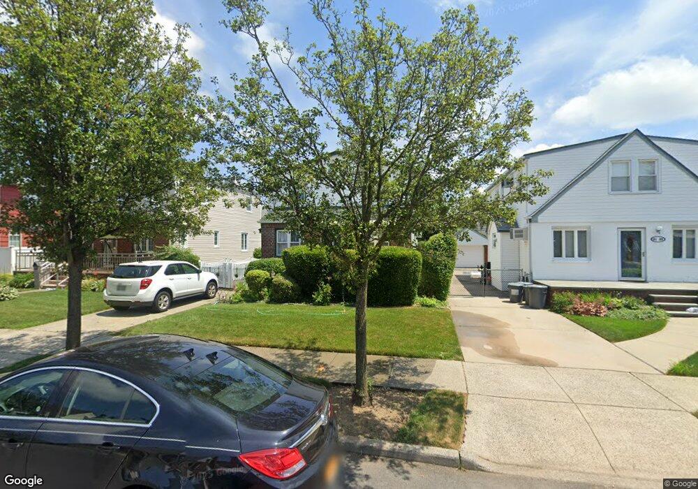 8135 266th St, Glen Oaks, NY 11004 - photo 1